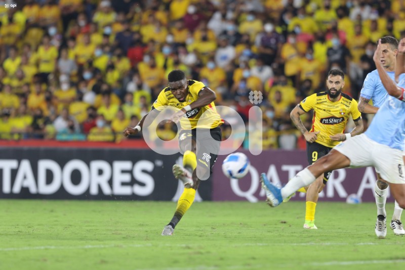 FBL-LIBERTADORES-BARCELONA-TORQUE