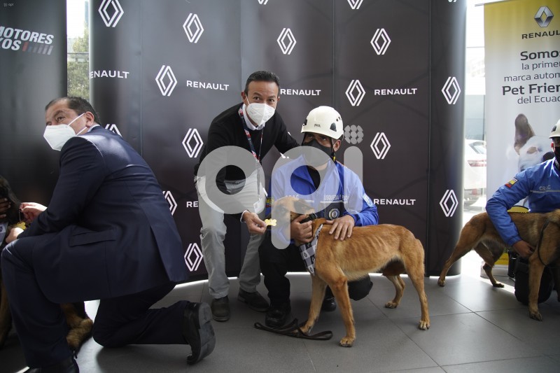 UIO-SOI-HOMENAJE-RENAULT-CANESPN-GASCA