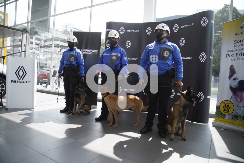 UIO-SOI-HOMENAJE-RENAULT-CANESPN-GASCA
