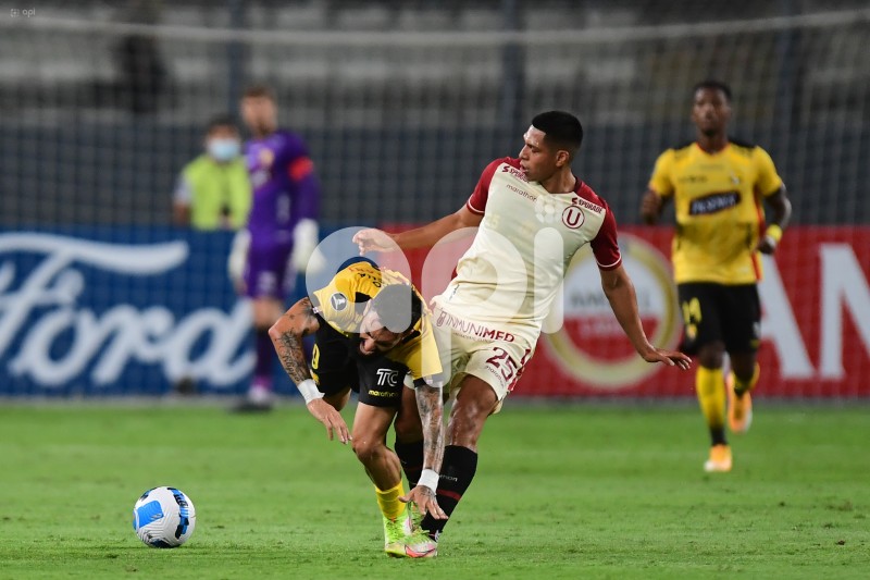 FBL-LIBERTADORES-UNIVERSITARIO-BARCELONA