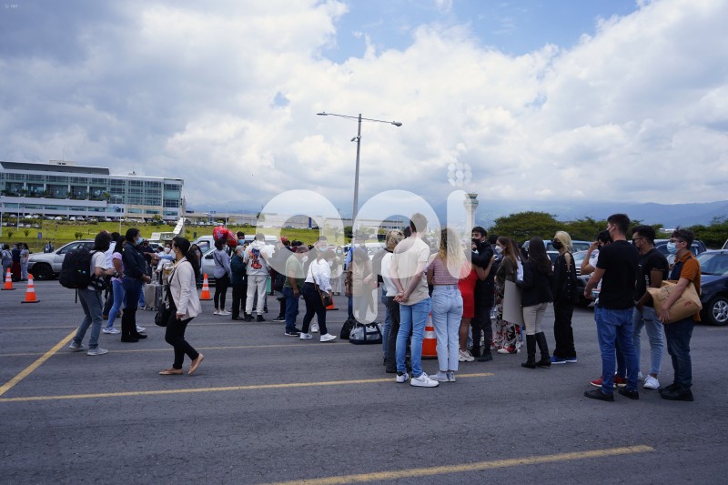 UIO-AEROPUERTO-VUELO-HUMANITARIO-UCRANIA