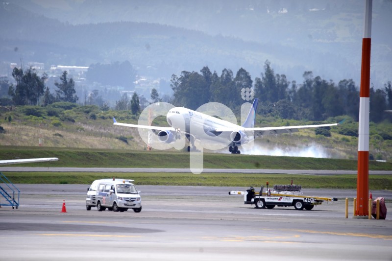 UIO-AEROPUERTO-VUELO-HUMANITARIO-UCRANIA
