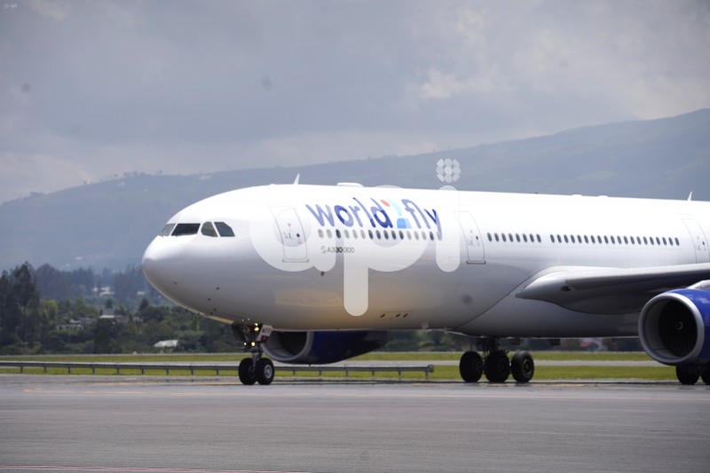 UIO-AEROPUERTO-VUELO-HUMANITARIO-UCRANIA