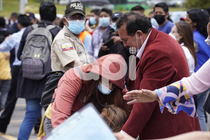 UIO-AEROPUERTO-VUELO-HUMANITARIO-UCRANIA