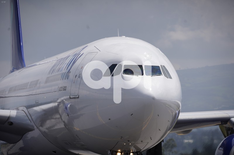 UIO-AEROPUERTO-VUELO-HUMANITARIO-UCRANIA