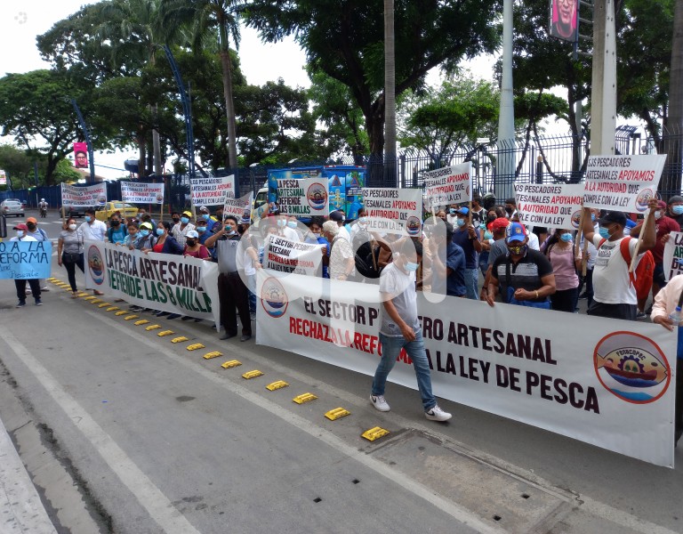 GYE-MARCHA-PESCADORES