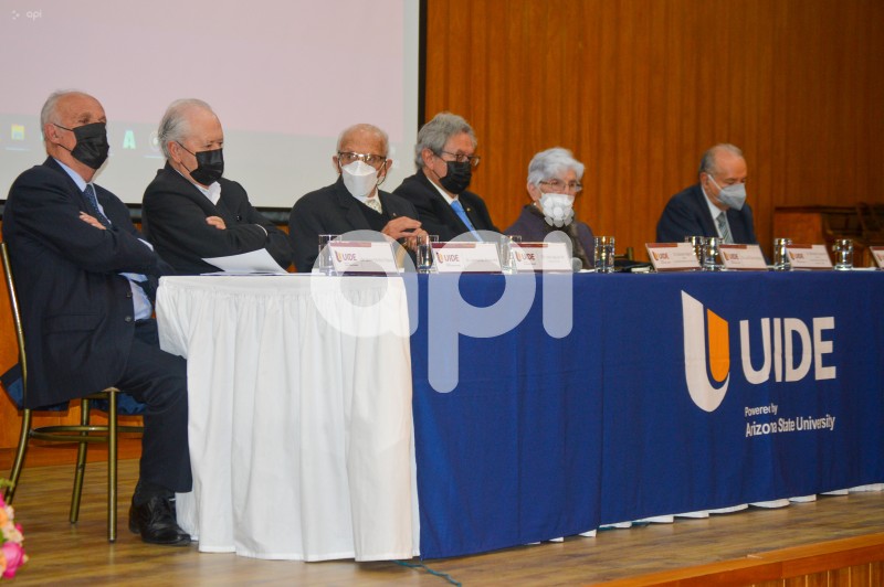 CUE-HOMENAJE-MEDICO-HONORARIO