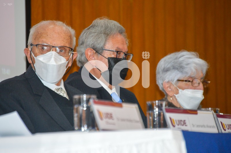 CUE-HOMENAJE-MEDICO-HONORARIO