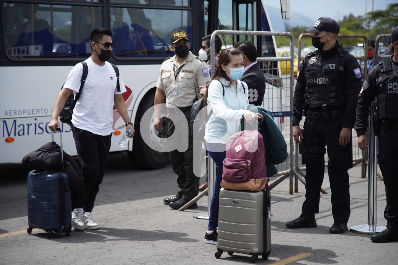 UIO-VUELO-HUMANITARIO-UCRANIA
