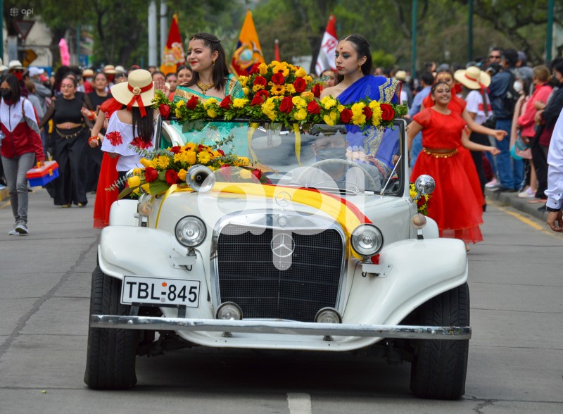 CUE-DESFILE-ESTUDIANTIL