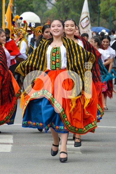CUE-DESFILE-ESTUDIANTIL
