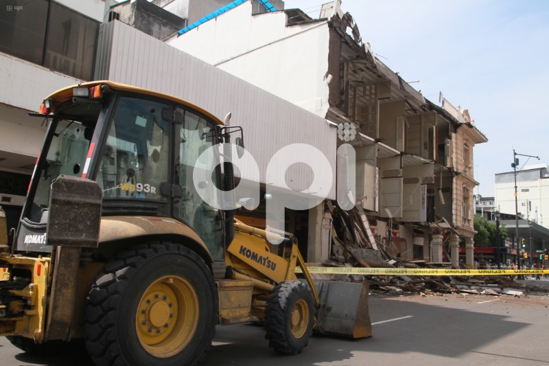 GYE-EDIFICIO-CAIDO