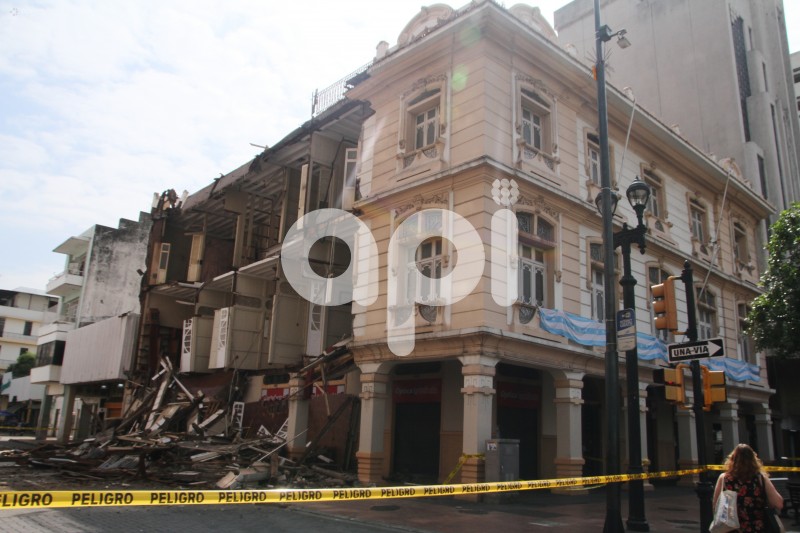 GYE-EDIFICIO-CAIDO