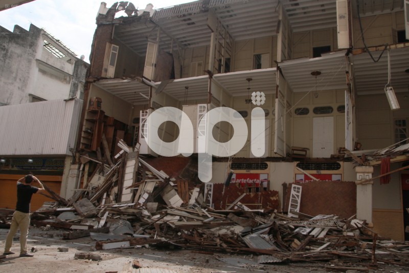 GYE-EDIFICIO-CAIDO