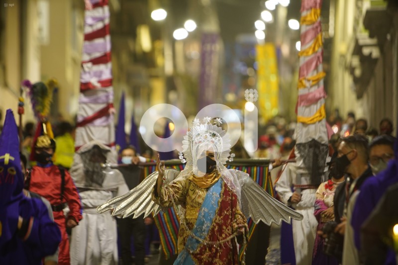 UIO-PROCESION-LUZ