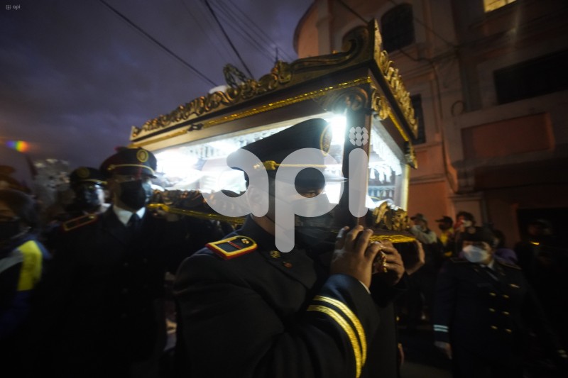 UIO-PROCESION-LUZ