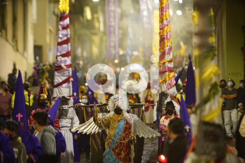 UIO-PROCESION-LUZ