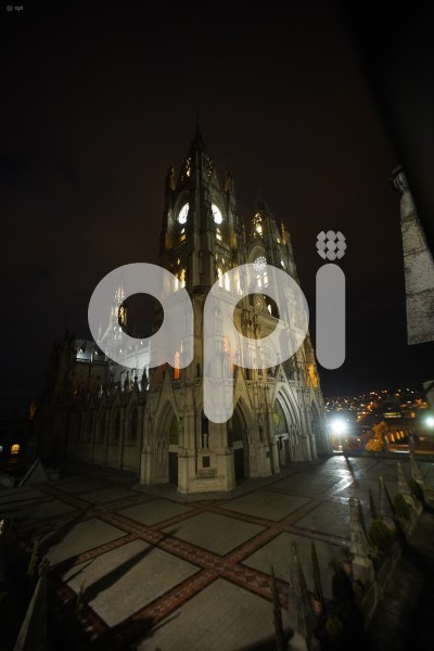 UIO-PROCESION-LUZ