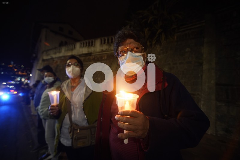 UIO-PROCESION-LUZ