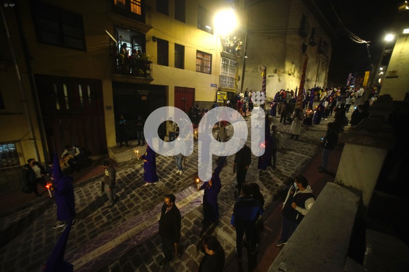 UIO-PROCESION-LUZ