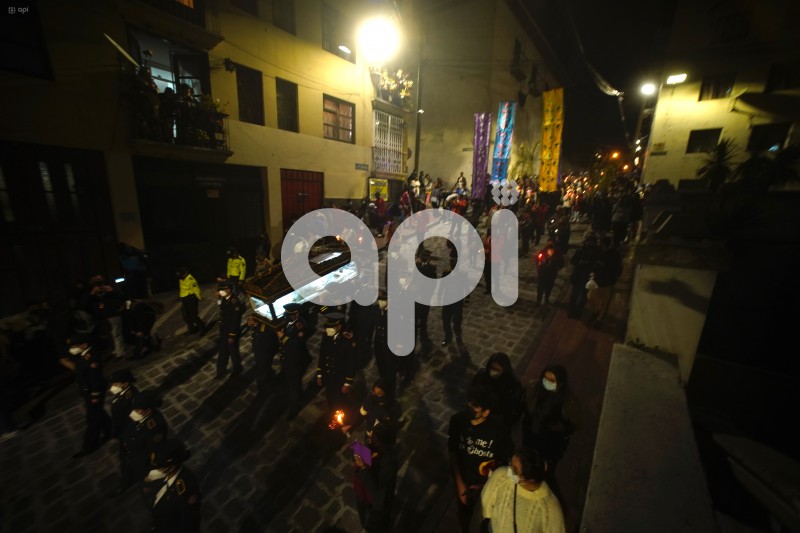 UIO-PROCESION-LUZ