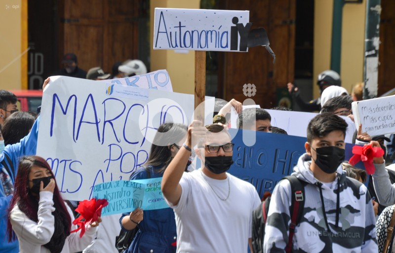 CUE-MARCHA-CONTRA-SENESCYT