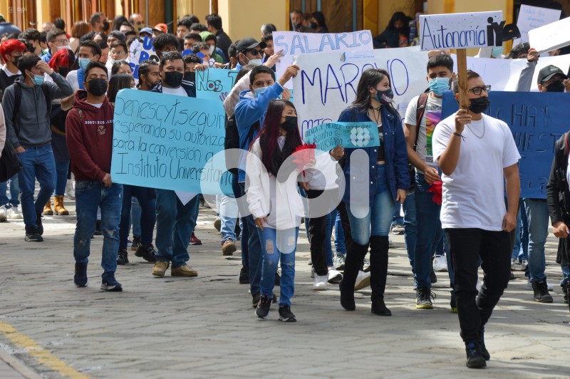 CUE-MARCHA-CONTRA-SENESCYT