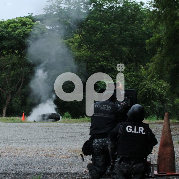GYE-DEMOSTRACION-BOMBA