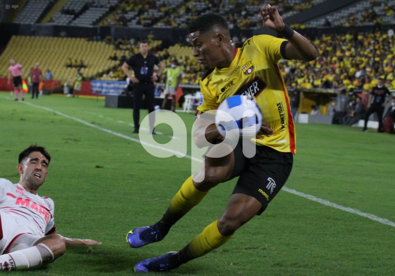 FBL-SUDAMERICANA-BARCELONA-LANÚS