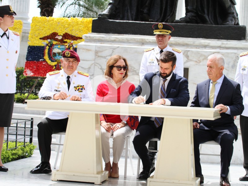 GYE-CEREMONIA MILITAR