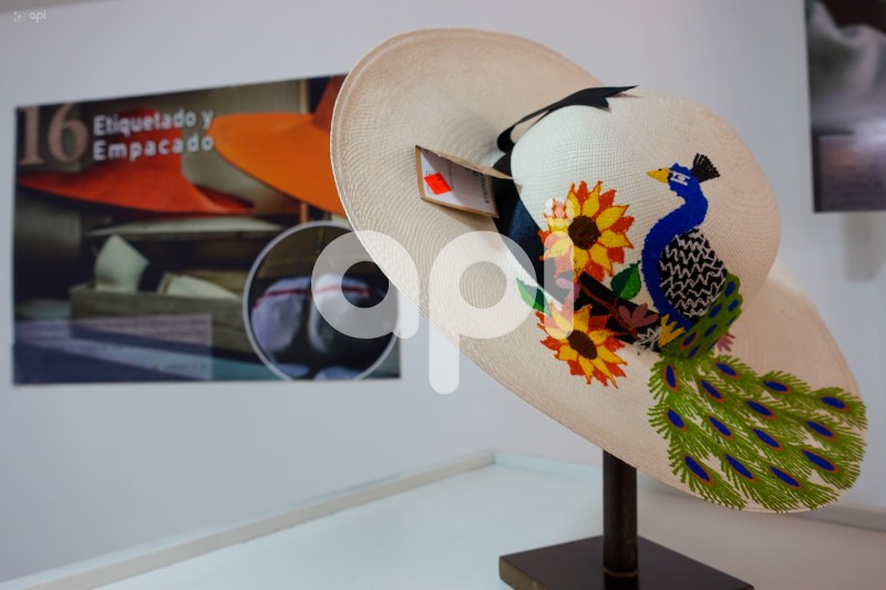 CUE-SOMBRERO-PANAMA-HAT