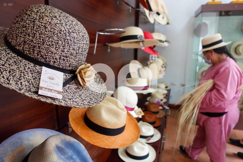 CUE-SOMBRERO-PANAMA-HAT