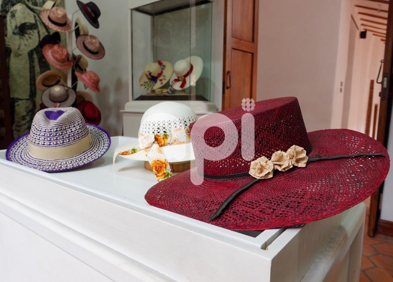 CUE-SOMBRERO-PANAMA-HAT