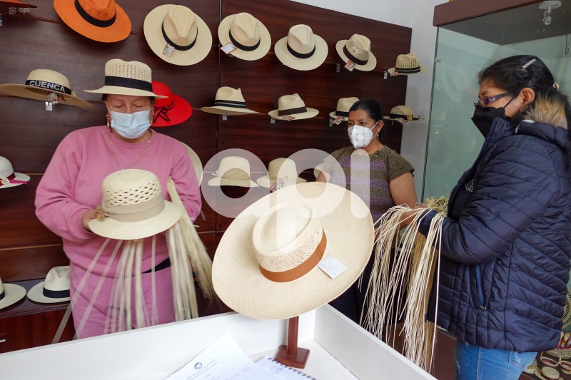 CUE-SOMBRERO-PANAMA-HAT