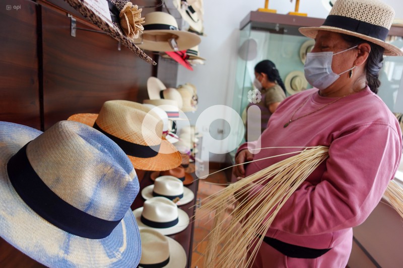 CUE-SOMBRERO-PANAMA-HAT