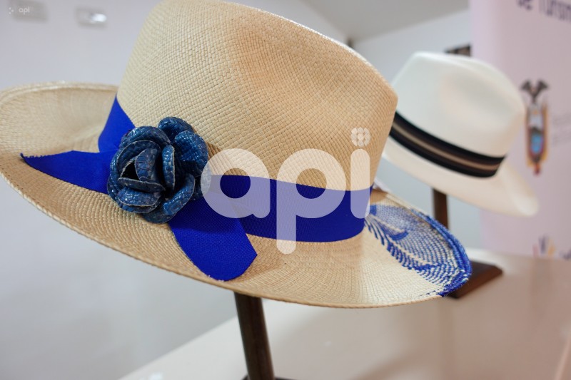 CUE-SOMBRERO-PANAMA-HAT
