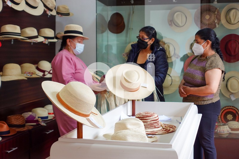 CUE-SOMBRERO-PANAMA-HAT