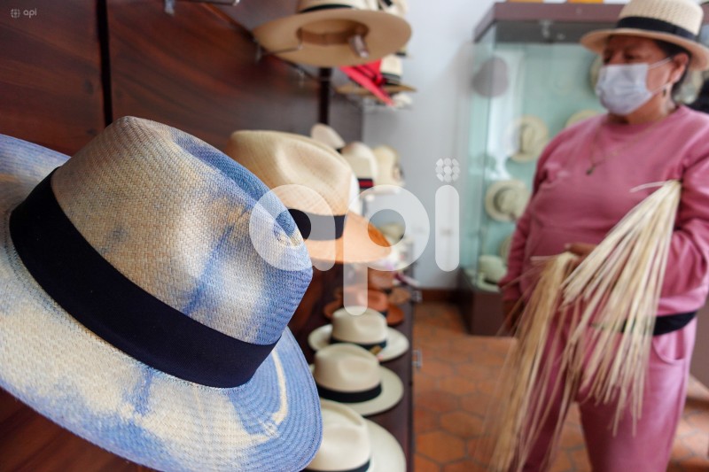 CUE-SOMBRERO-PANAMA-HAT
