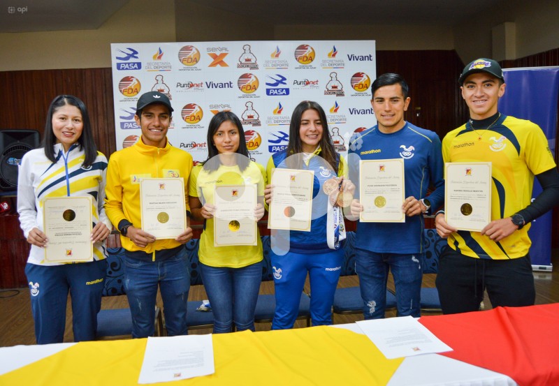 CUE-RECONOCIMIENTO-TRIATLONISTAS