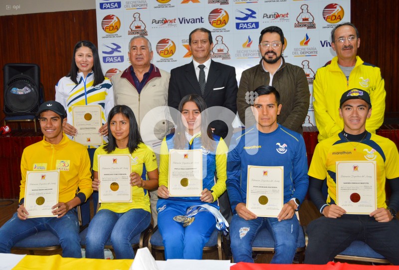 CUE-RECONOCIMIENTO-TRIATLONISTAS