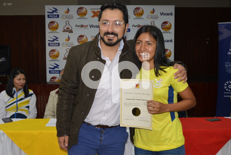 CUE-RECONOCIMIENTO-TRIATLONISTAS