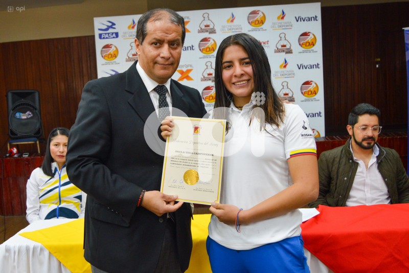 CUE-RECONOCIMIENTO-TRIATLONISTAS