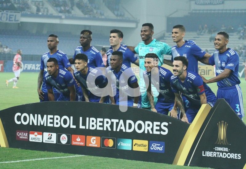 FBL-LIBERTADORES-EMELEC-PETROLERO