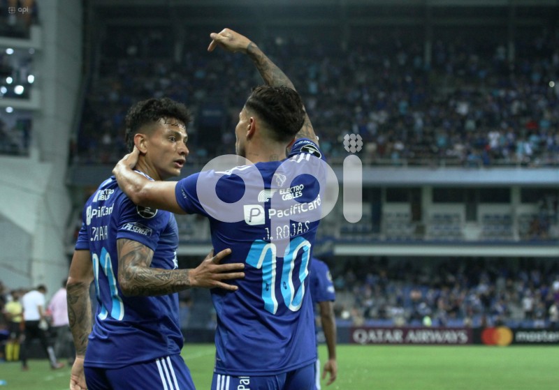 FBL-LIBERTADORES-EMELEC-PETROLERO