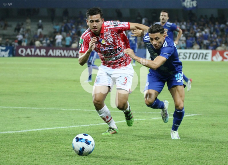 FBL-LIBERTADORES-EMELEC-PETROLERO