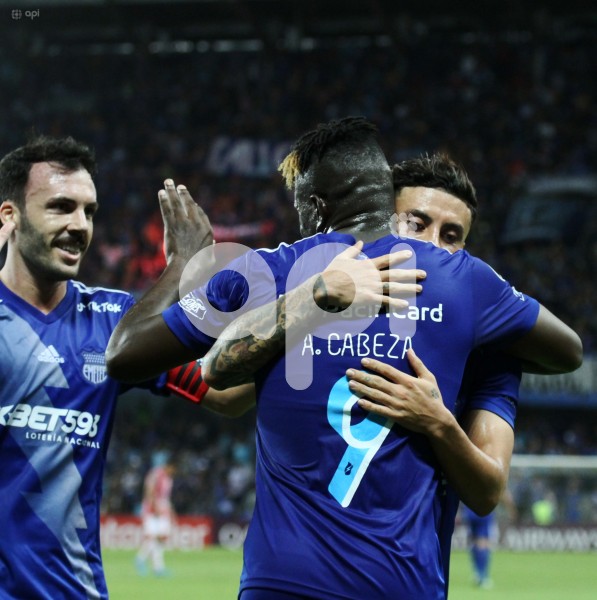 FBL-LIBERTADORES-EMELEC-PETROLERO