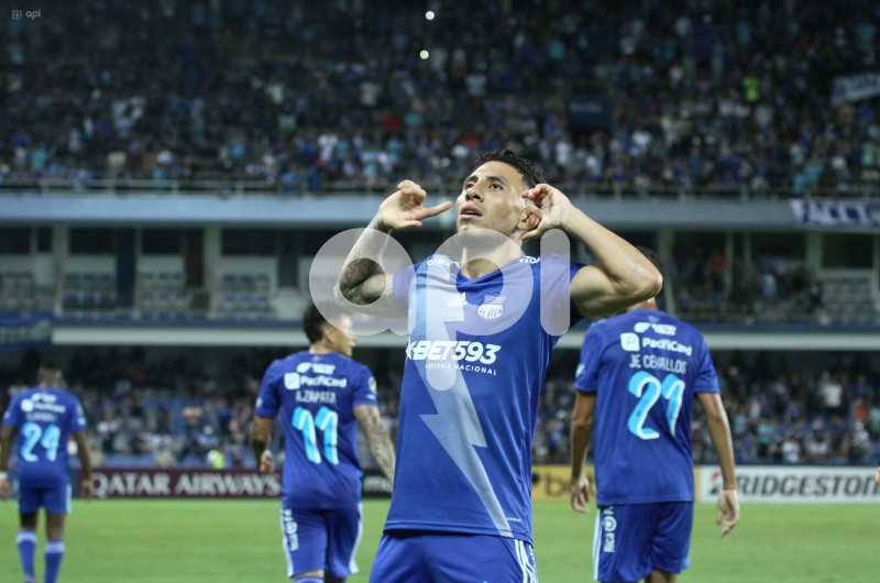 FBL-LIBERTADORES-EMELEC-PETROLERO