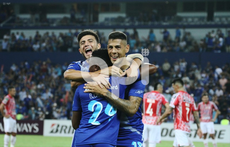 FBL-LIBERTADORES-EMELEC-PETROLERO