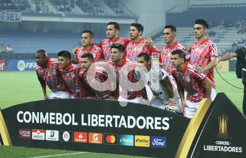 FBL-LIBERTADORES-EMELEC-PETROLERO