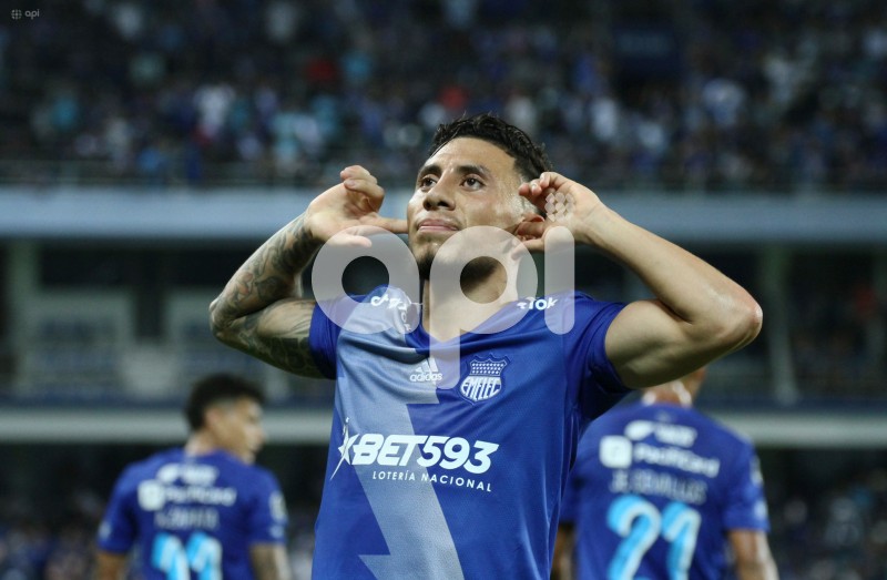 FBL-LIBERTADORES-EMELEC-PETROLERO